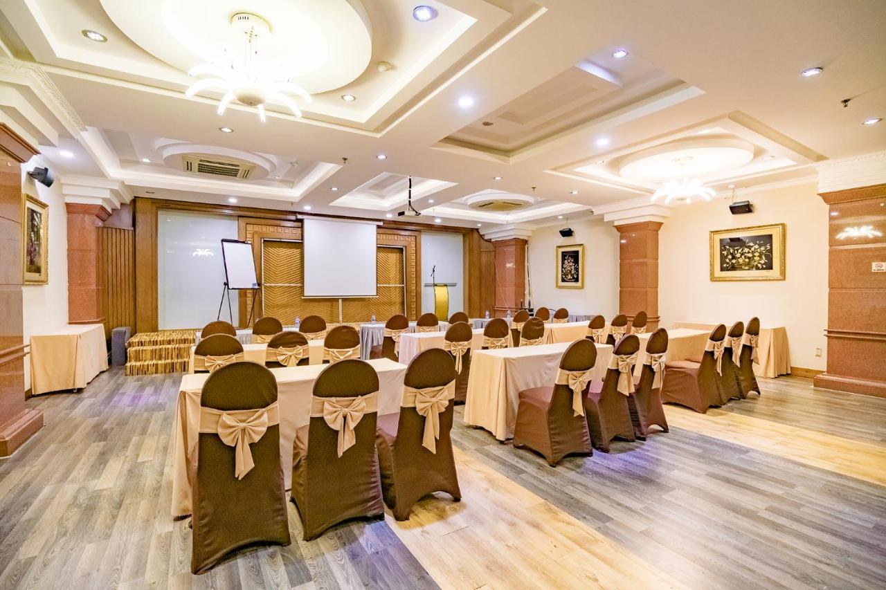 Adina Hotel Дананг Экстерьер фото